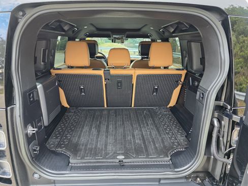 Used 2023 Land Rover Defender 110 image 23