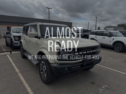 Used 2025 Ford Bronco Outer Banks AWD/4WD image 5