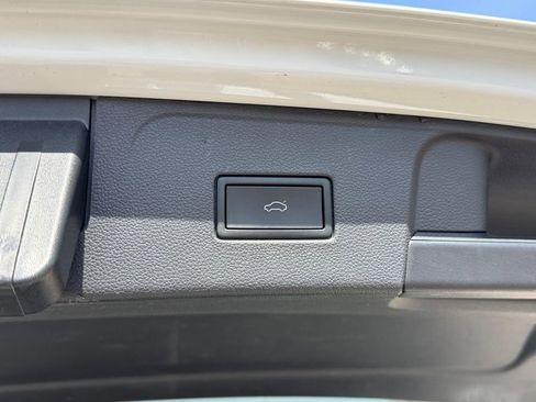 Used 2023 Volkswagen Atlas SE w/ Black Wheel Package AWD/4WD image 6