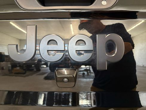 Used 2021 Jeep Gladiator Sport image 63