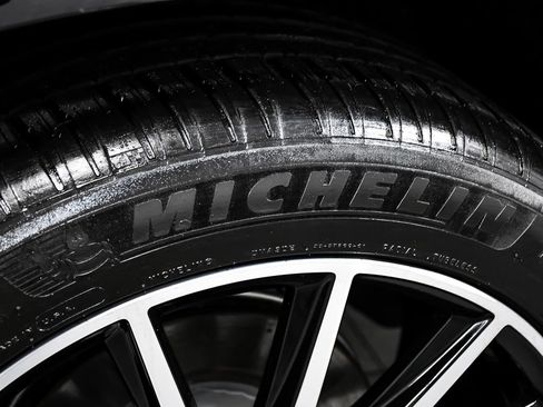 Used 2023 Mercedes-Benz GLS 450 4MATIC image 96