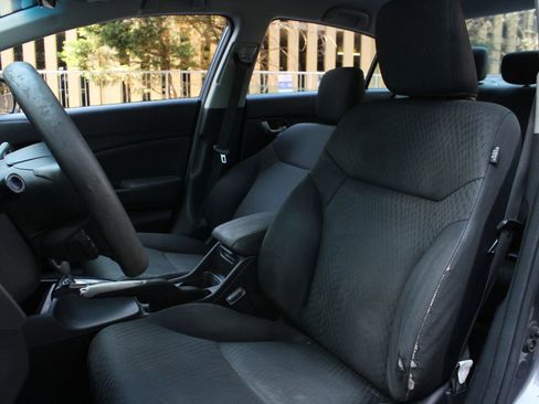 Used 2015 Honda Civic SE image 16