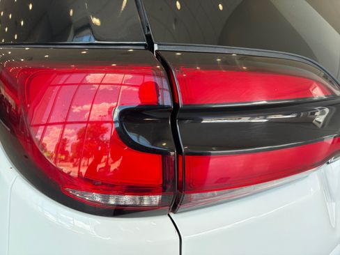 Used 2024 Chrysler Pacifica Limited FWD image 26