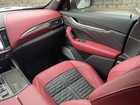 Used 2022 Maserati Levante Trofeo image 48