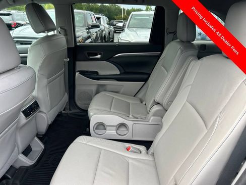 Used 2017 Toyota Highlander Limited AWD/4WD image 16