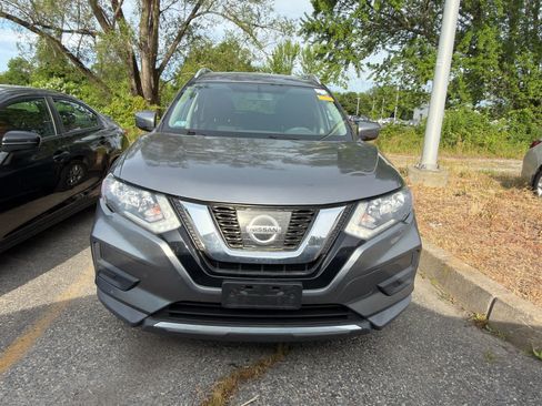 Used 2017 Nissan Rogue SV AWD/4WD image 2