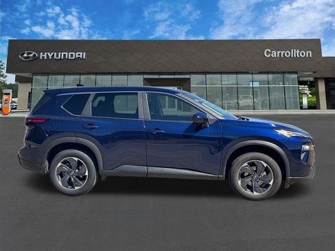 Used 2025 Nissan Rogue SV FWD image 4