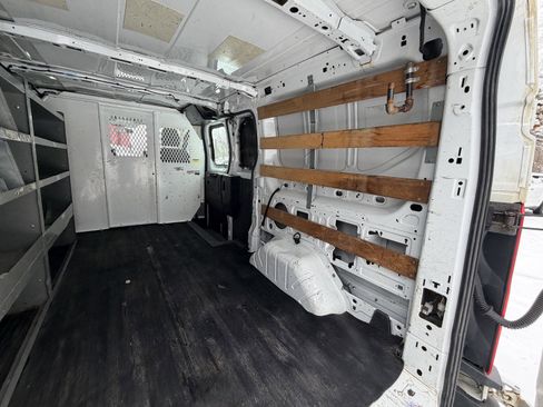 Used 2015 Ford Transit 250 130 Low Roof w/ Exterior Upgrade Package image 9