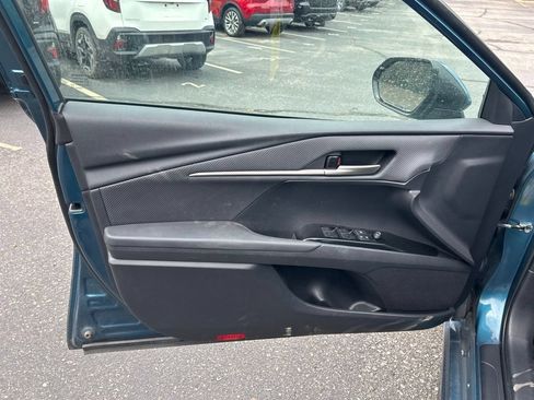 Used 2025 Toyota Camry SE FWD image 6