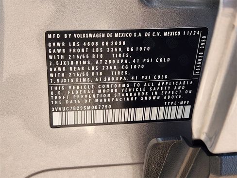 Used 2025 Volkswagen Taos SE image 31