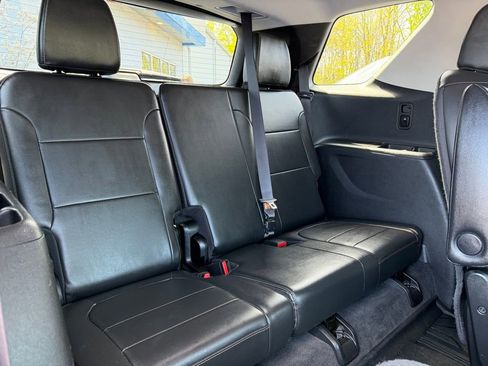 Used 2019 Chevrolet Traverse LT w/ LPO, Floor Liner Package AWD/4WD image 15