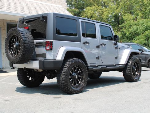 Used 2015 Jeep Wrangler Unlimited Sahara w/ Connectivity Group AWD/4WD image 6