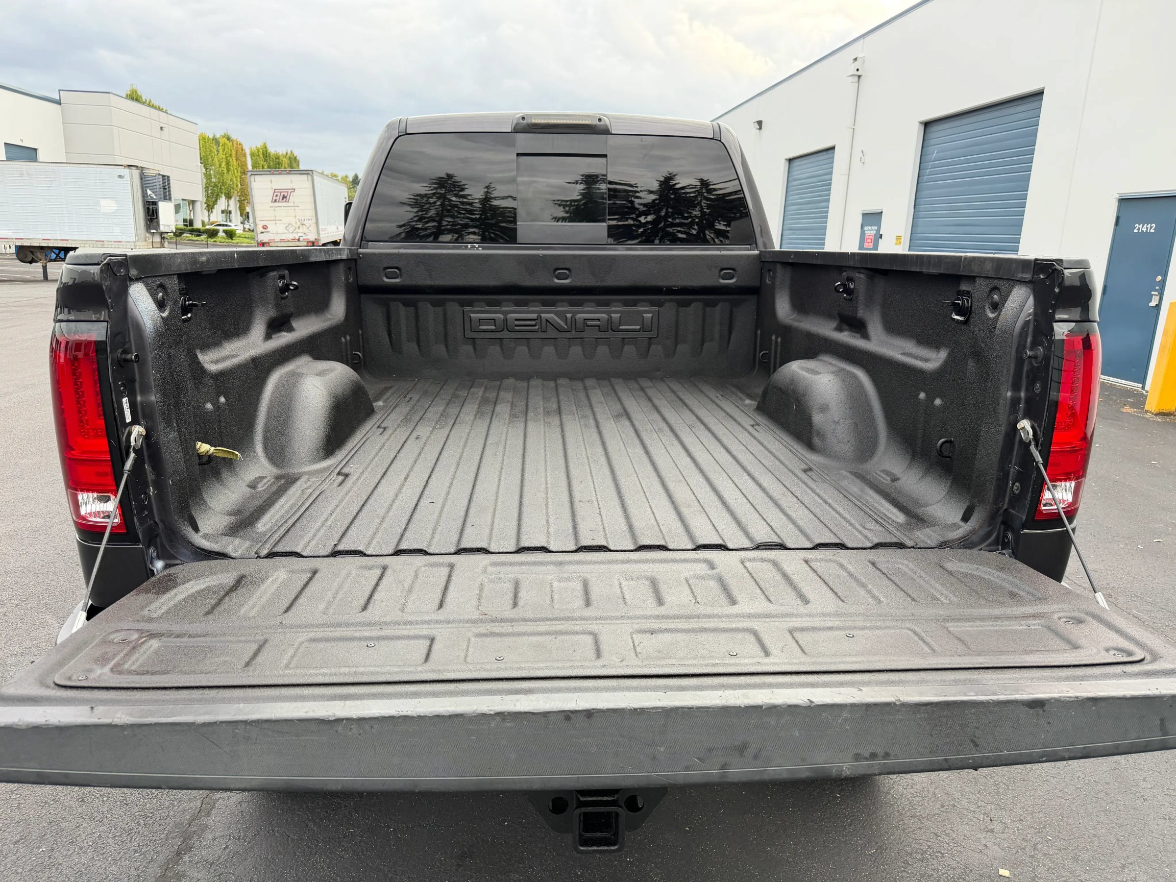 Used 2016 GMC Sierra 2500 Denali w/ Driver Alert Package AWD/4WD image 24
