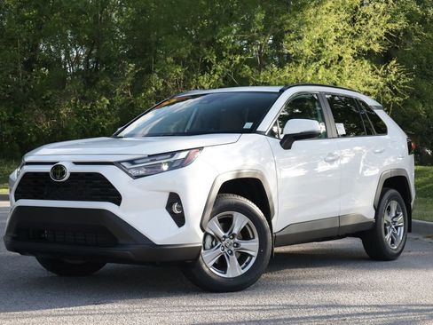 Used 2025 Toyota RAV4 XLE w/ Convenience Package image 1