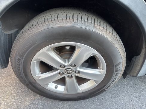 Used 2015 Toyota RAV4 XLE image 17