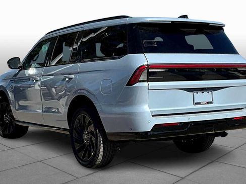 New 2025 Lincoln Navigator Reserve w/ Jet Appearance Package AWD/4WD image 12