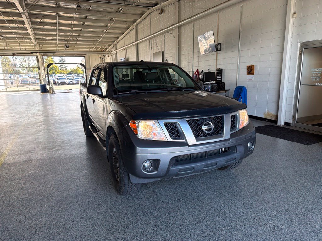 Used 2018 Nissan Frontier PRO-4X AWD/4WD image 2