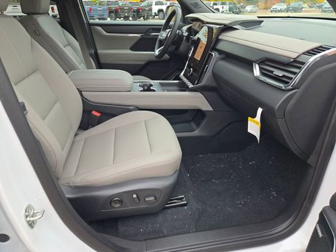 New 2026 GMC Acadia Elevation w/ Elevation Premium Package FWD image 7