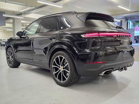 Used 2024 Porsche Cayenne image 3