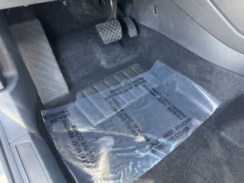 Used 2025 Volkswagen Taos SE image 19