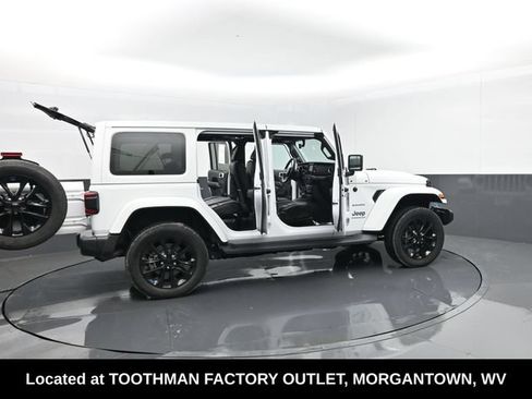 Used 2023 Jeep Wrangler Unlimited Sahara w/ Dual Top Group AWD/4WD image 32