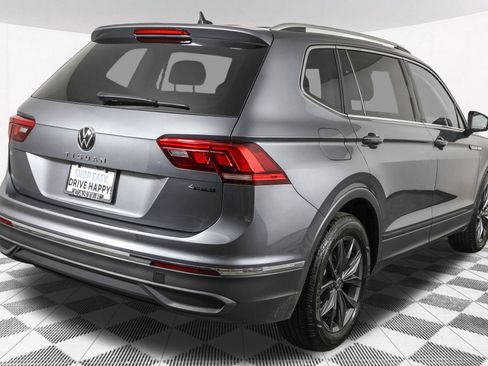 Used 2024 Volkswagen Tiguan SE w/ Panoramic Sunroof Package AWD/4WD image 14