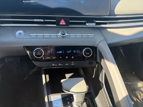 Used 2024 Hyundai Elantra SEL image 15