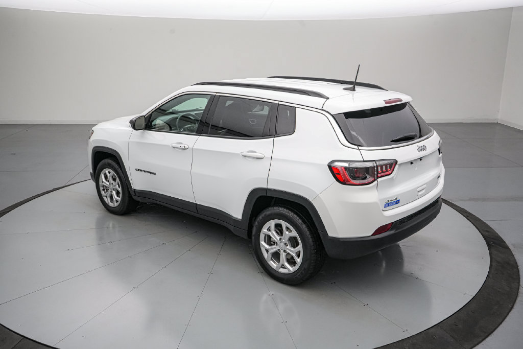 Used 2024 Jeep Compass Latitude AWD/4WD image 6