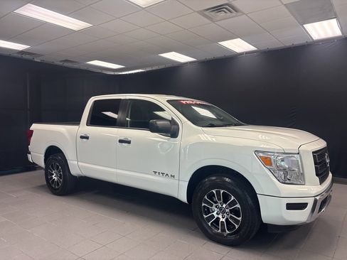 Used 2023 Nissan Titan SV image 1