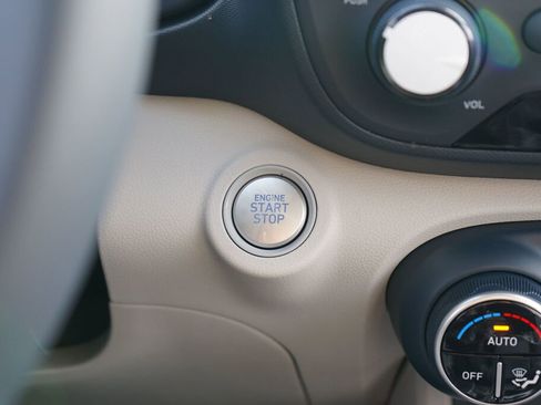 New 2025 Hyundai Venue Limited image 19