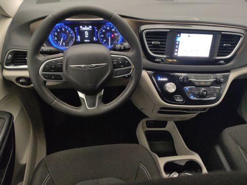 Used 2022 Chrysler Voyager LX FWD image 22