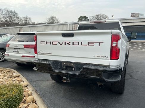 Used 2021 Chevrolet Silverado 2500 Custom w/ Custom Value Package image 3