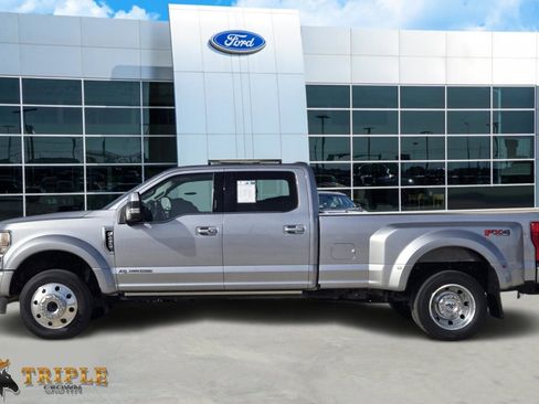 Certified 2022 Ford F450 Limited w/ FX4 Off-Road Package image 3