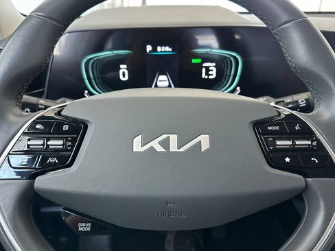 Used 2023 Kia Niro EX FWD image 28