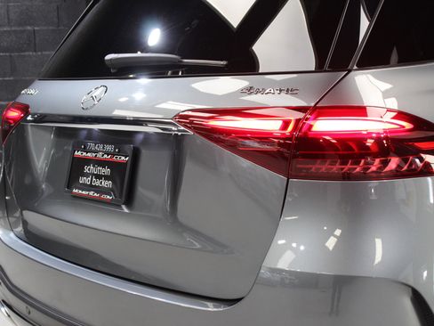 Used 2025 Mercedes-Benz GLE 580 4MATIC w/ Driver Assistance Package image 13