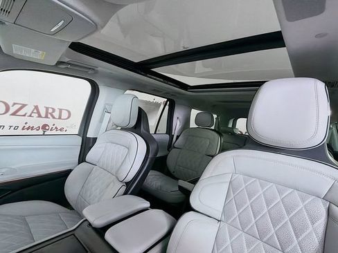 New 2026 Lincoln Navigator L Black Label AWD/4WD image 23