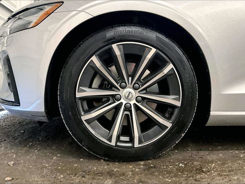 Used 2022 Volvo S60 B5 Momentum w/ Advanced Package image 8