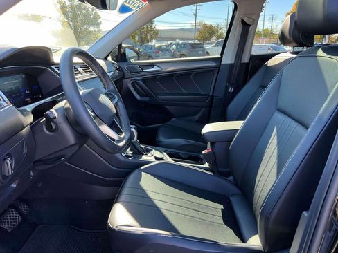 Used 2022 Volkswagen Tiguan SE image 16