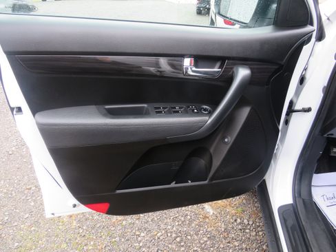 Used 2013 Kia Sorento LX w/ Convenience Pkg image 21