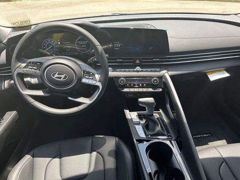 New 2025 Hyundai Elantra Limited image 22
