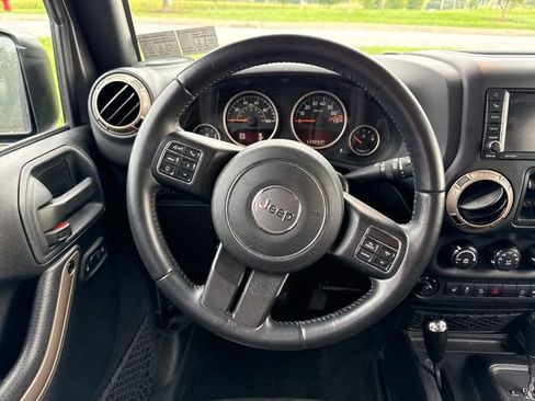 Used 2016 Jeep Wrangler Unlimited Sahara AWD/4WD image 18