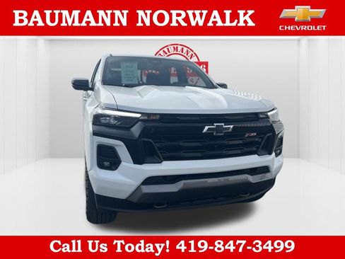 Used 2023 Chevrolet Colorado Z71 w/ Z71 Convenience Package 2 AWD/4WD image 2