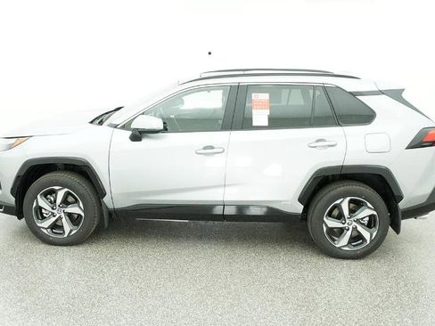 New 2025 Toyota RAV4 SE image 9