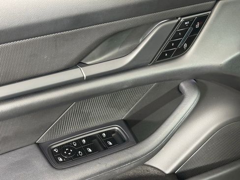 Used 2020 Porsche Taycan 4S w/ Premium Package image 33