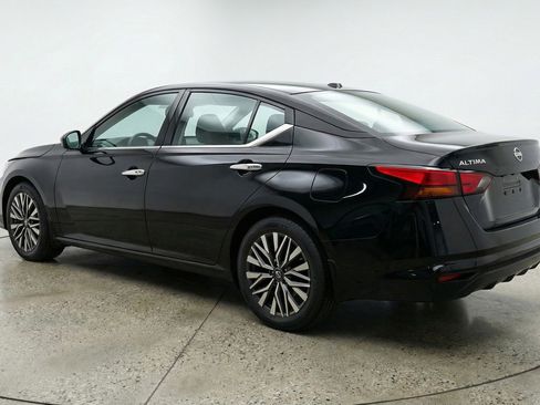 Used 2025 Nissan Altima 2.5 SV FWD image 6