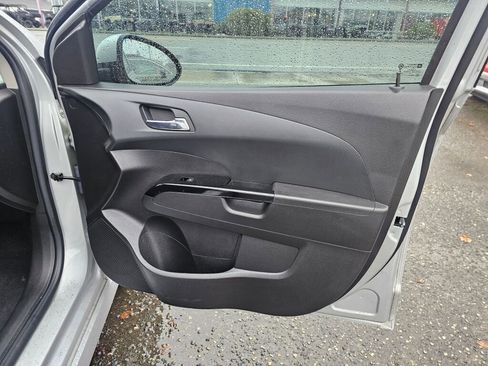 Used 2017 Chevrolet Sonic LT image 10