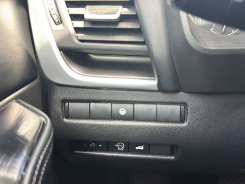 Used 2024 Nissan Rogue SV AWD/4WD image 22