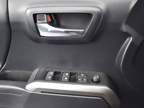 Used 2020 Toyota Tacoma Limited image 25