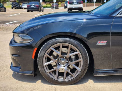 Used 2019 Dodge Charger Scat Pack RWD image 12