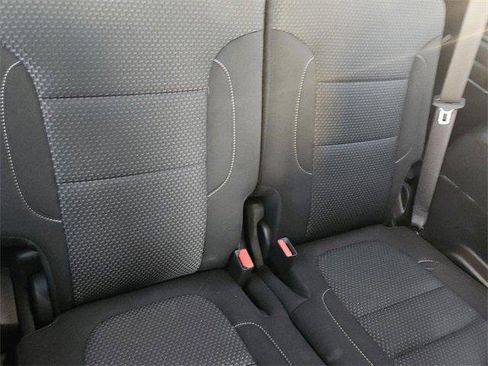 Certified 2022 GMC Acadia SLE image 16